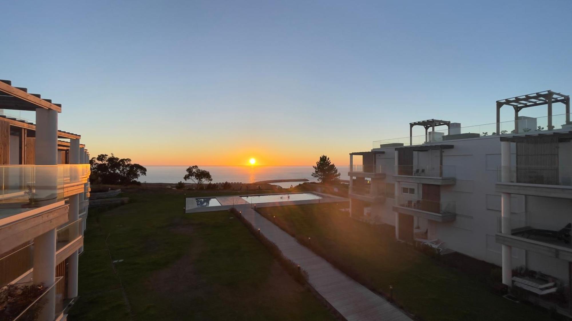 Mar A Vista - Condominium With Pool, Gym And Sea Views Nazaré Esterno foto
